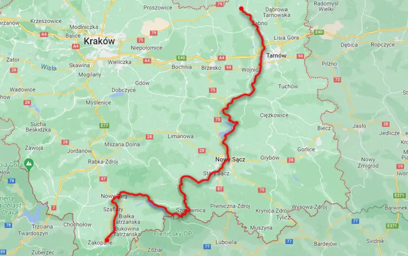 Mapa z zaznaczonymi trasami rowerowymi w okolicach Nowego Sącza i dalej na północ.